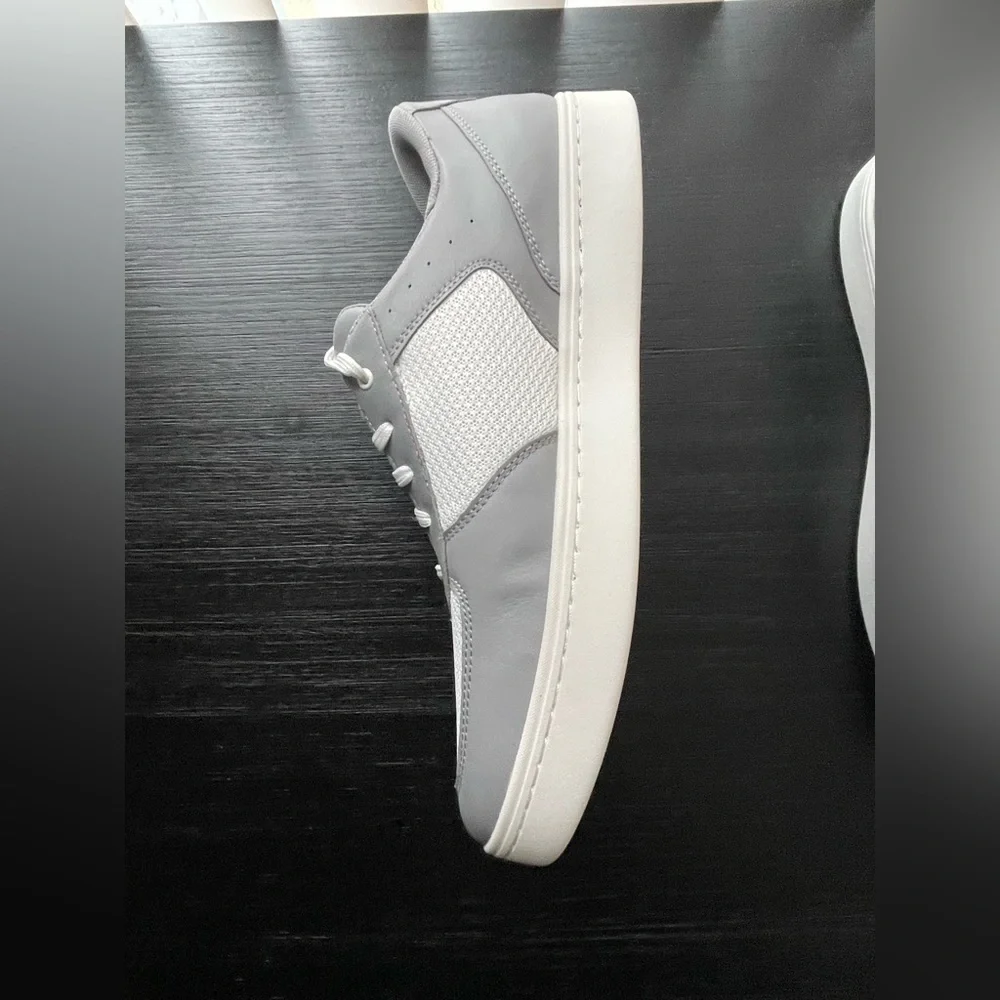 Kizik Men’s Gray and White Sneakers New size 11.5 men U.S.